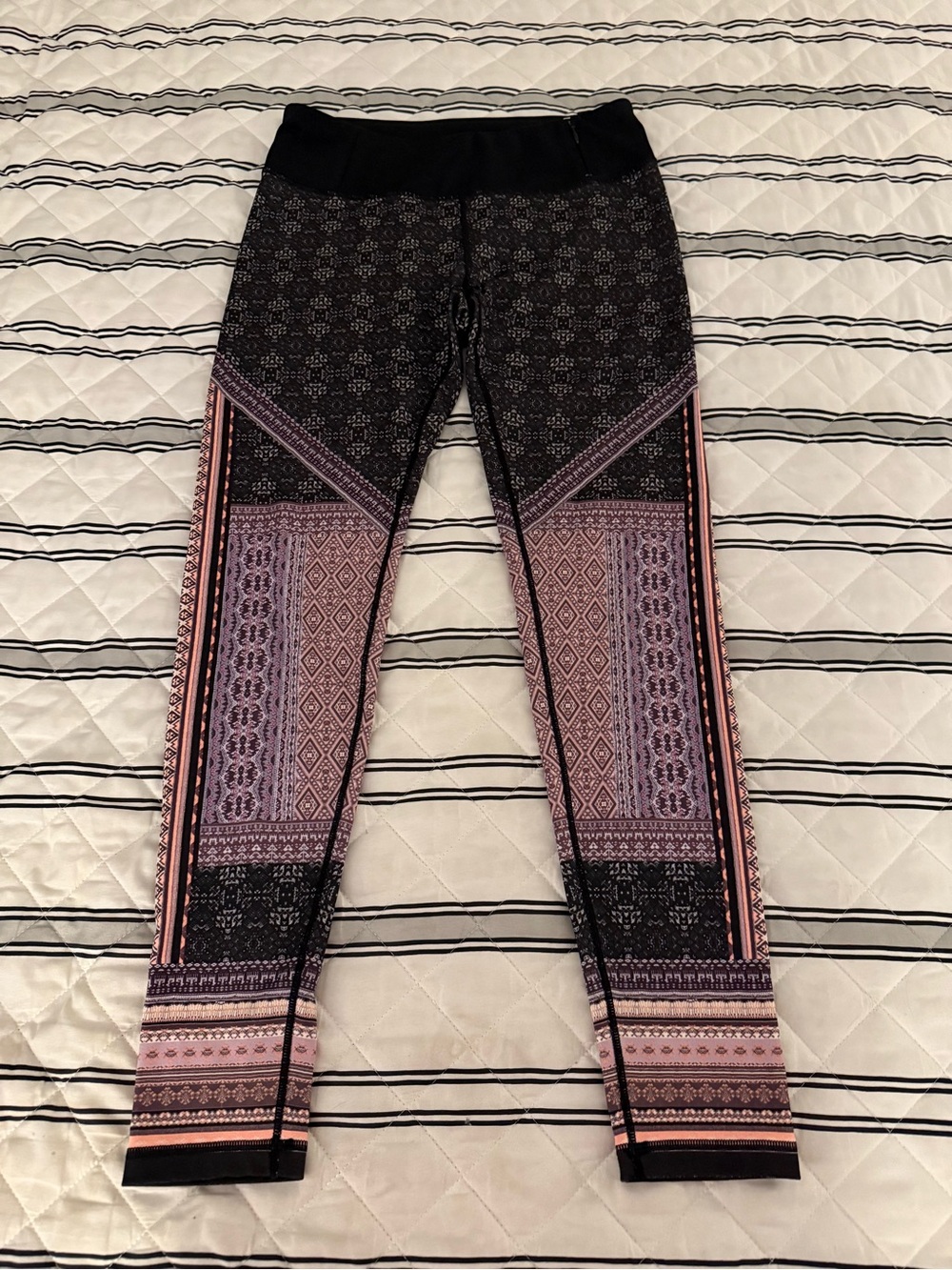 CALIA By Carrie Underwood Geometric Pattern Leggings Women's Medium EUC